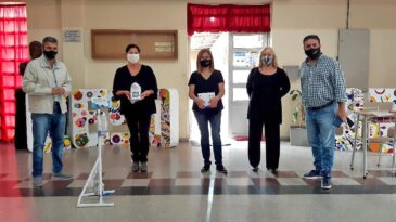 Instituciones educativas recibieron termómetros digitales y expendedores de alcohol