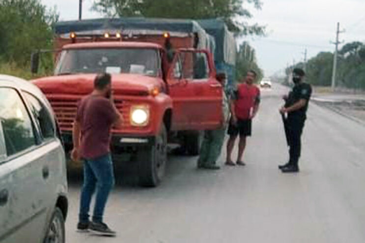 Conducía ebrio un camión y cuando lo paró la policía no podía mantenerse en pie