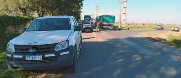 Choque entre una moto y una pickup dejó a dos mujeres en el hospital