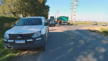 Choque entre una moto y una pickup dejó a dos mujeres en el hospital