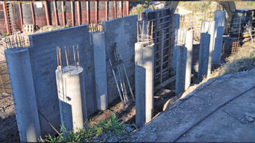 Paseo Ribereño: instalan pilotes y una losa de hormigón para la contener la barranca