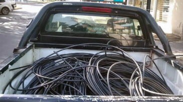 Lo encontró la policía robando 700 metros de cables y el fiscal lo dejó libre