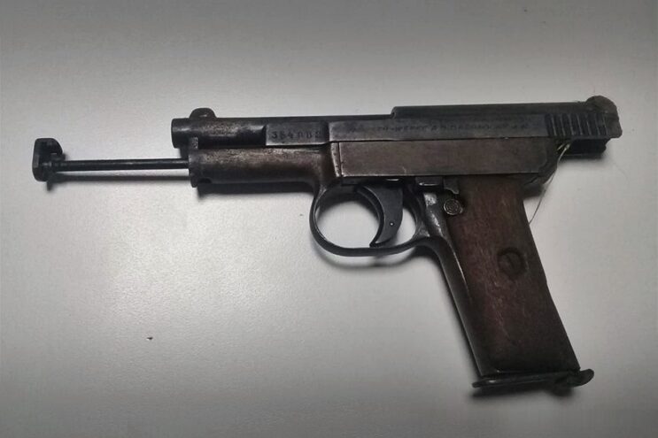 Un jóven se resistió al robo de su moto y le pegaron un balazo