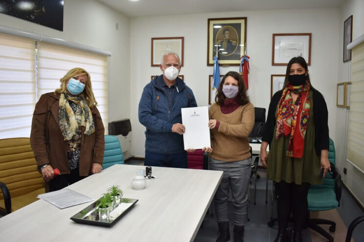 De Grandis firmó un convenio con el PAMI para la llegada de vacunas antigripales