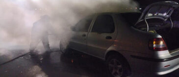 Se incendió un automóvil y acudieron al lugar dos dotaciones de bomberos