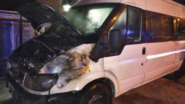 Se incendió un vehículo y su dueño asegura que fue intencional