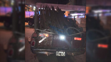 La policía local detuvo a cuatro rosarinos trasladando hierros de dudosa procedencia