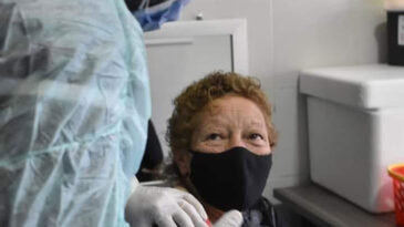 Continúa la campaña de vacunación antigripal para los adultos mayores