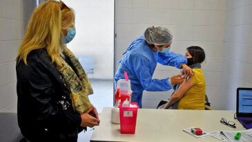 Comenzó la vacunación a menores de 12 a 17 con factores de riesgo