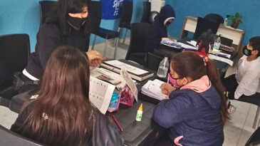 Apoyo escolar y alfabetización a cambio de un alimento no perecedero