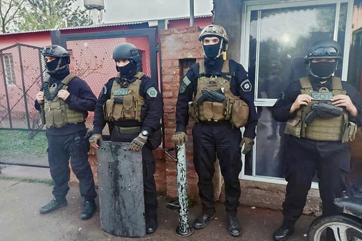 Allanamiento en una vivienda de Barrio Fonavi en busca de armas de fuego