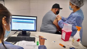 COVID-19: récord de vacunas aplicadas en un mismo día en la ciudad