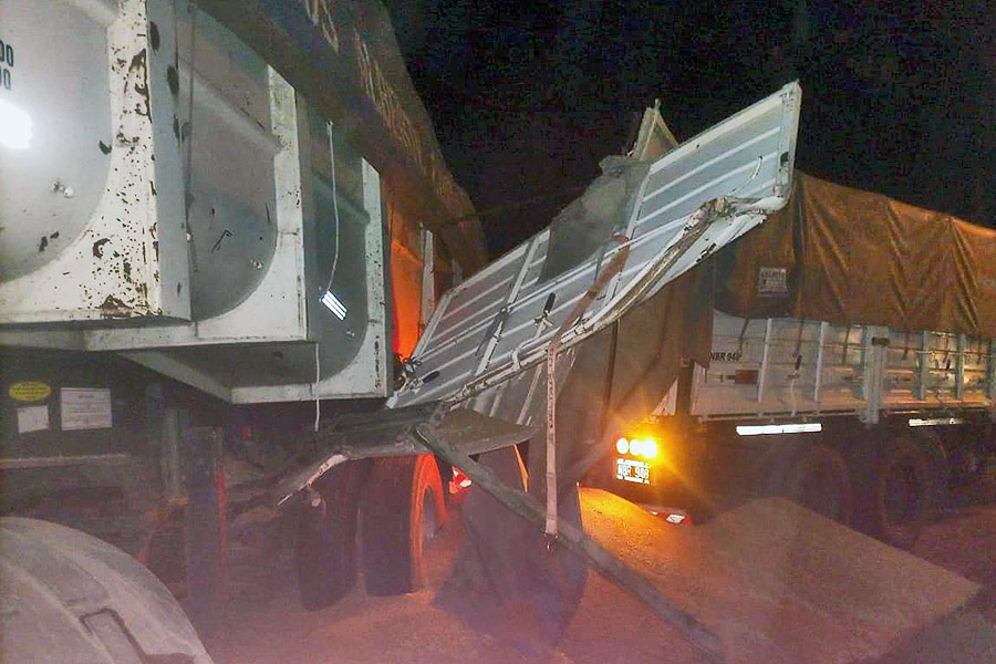 Camiones arrollados por un tren en Puerto General San Martín. Foto: Parte Policial URXVII