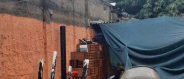 Tocó un alambre, recibió una descarga eléctrica y se negó a ser llevado al hospital