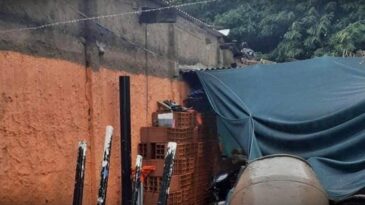 Tocó un alambre, recibió una descarga eléctrica y se negó a ser llevado al hospital