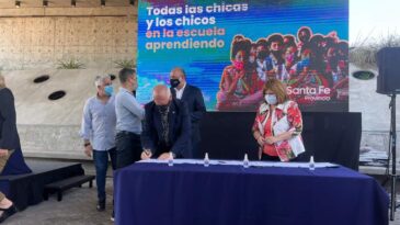 Carlos De Grandis firmó un acta compromiso para luchar contra la deserción escolar en la ciudad