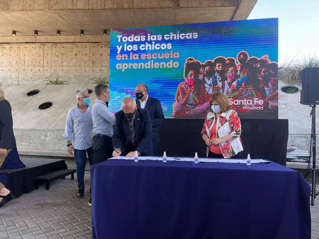 Carlos De Grandis firmó un acta compromiso para luchar contra la deserción escolar en la ciudad