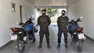 Oficiales de la Policía de Acción Táctica rescataron a niños atrapados en un incendio