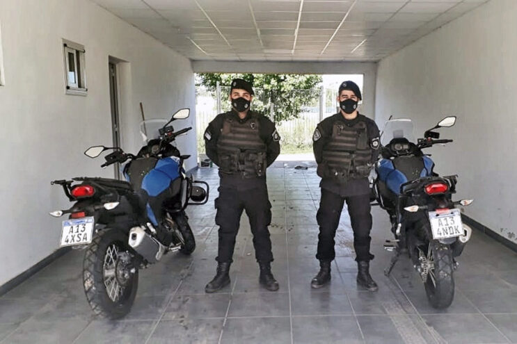 Oficiales de la Policía de Acción Táctica rescataron a niños atrapados en un incendio