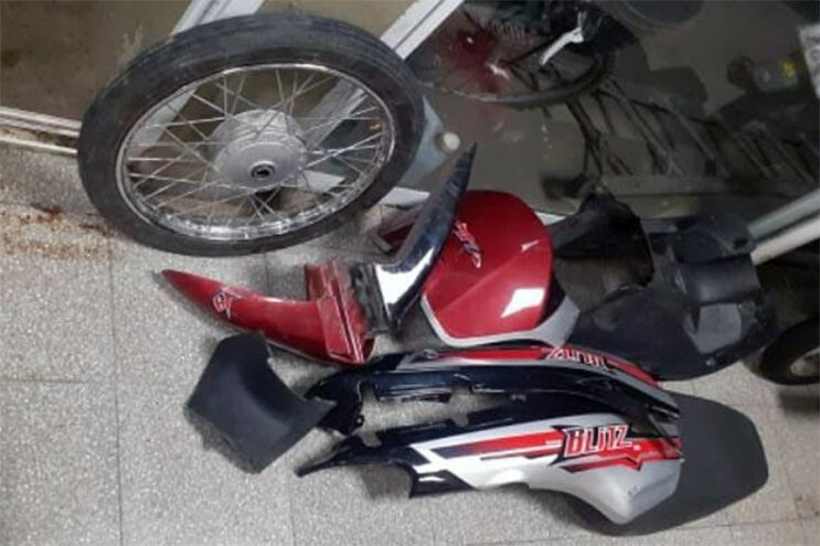 Le robaron la moto y la encontró ella antes que la policía