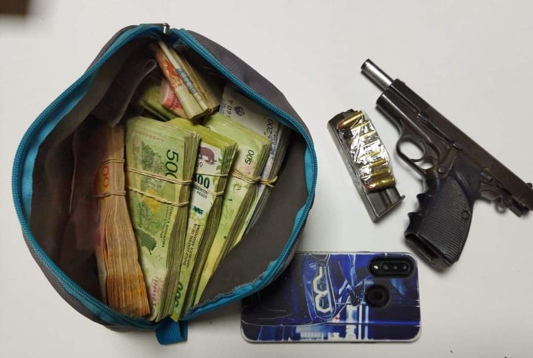 Amenazó a su ex y la policía le encontró una pistola cargada con ocho balas