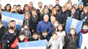 Confeccionan mil banderas argentinas para celebrar el 176 aniversario de la Batalla de Punta Quebracho