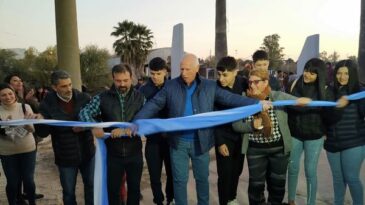Ante una multitud, el gobierno municipal de Carlos De Grandis inauguró el Paseo Ribereño