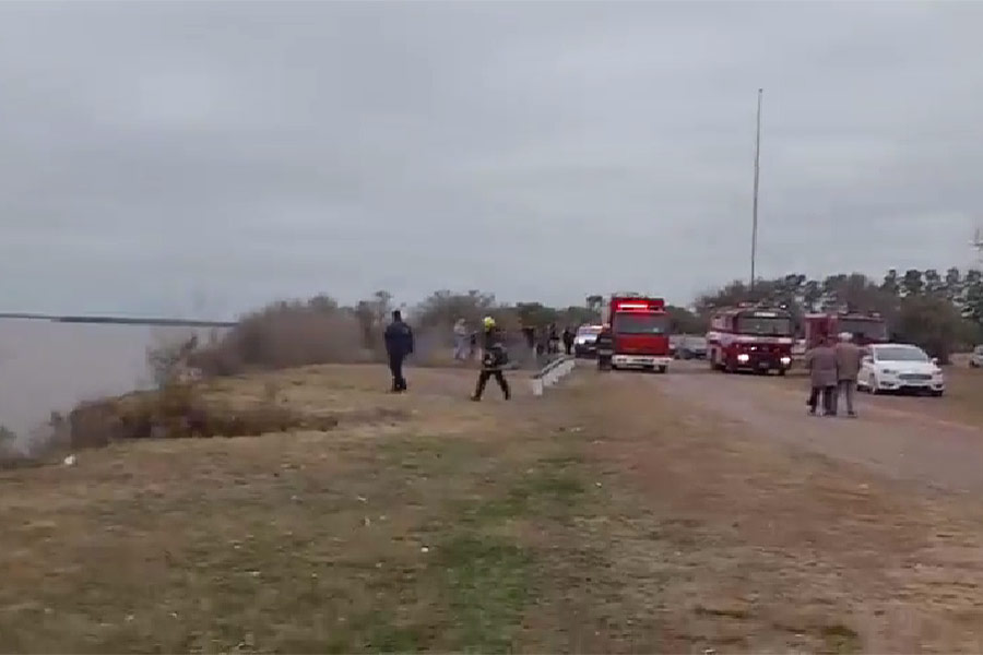 Un vehículo cayó por la barranca en la bajada de Punta Quebracho