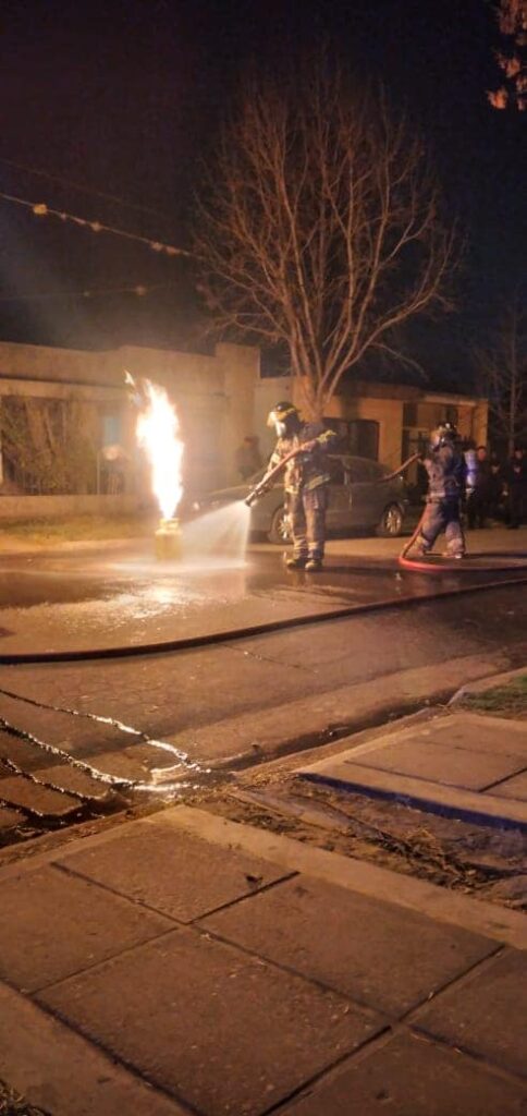 Una mujer sufrió quemaduras en su cuerpo al incendiarse una garrafa dentro de la casa