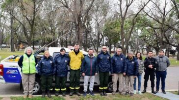 El municipio brinda apoyo logístico a brigadistas que combaten el fuego en las islas