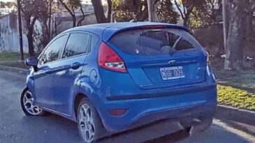 Tránsito sin control: auto chocado y abandonado en plena vía pública