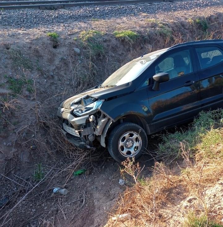 Dos menores de edad hospitalizados tras chocar contra un vehículo de traslados
