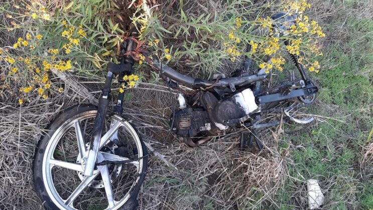 Se prendió fuego una moto y el camión regador municipal sofocó el incendio