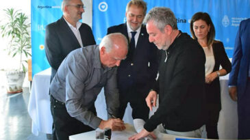 El intendente Carlos De Grandis firmó un convenio para la ampliación de la Estación Depuradora de Aguas Residuales