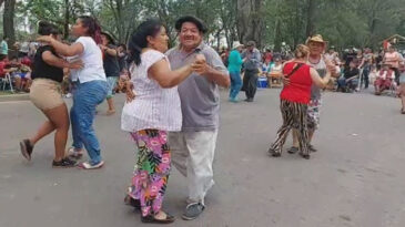 En el mes de la tradición, Puerto General San Martín cantó y bailó chamamé