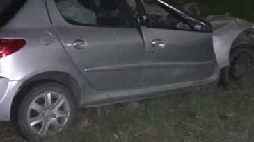 Un conductor resultó muerto al chocar de atrás con su vehículo contra un camión