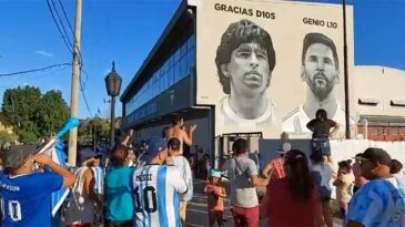 Festejos y homenaje a los dos máximos ídolos del fútbol argentino en Puerto General San Martín