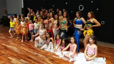 Se realizó la gala de cierre de año de los talleres de danzas caribeñas, árabes y folclóricas