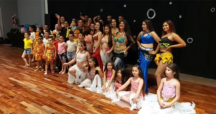 Se realizó la gala de cierre de año de los talleres de danzas caribeñas, árabes y folclóricas