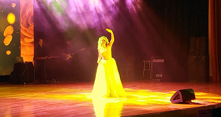 A sala llena, Fátima Flórez brindó dos funciones en el Teatro Municipal de Puerto General San Martín