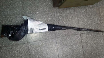 Un hombre quedó detenido por golpear y amenazar de muerte a su pareja con una escopeta