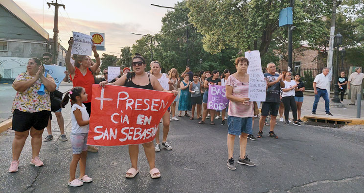 Protesta de vecinos de Puerto General San Martín con la seguridad como eje de sus reclamos