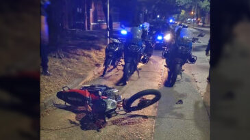 Siniestro fatal: un motociclista muerto y una joven conductora que casi linchan en el lugar