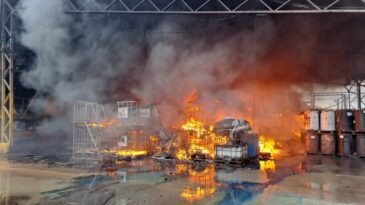 Incendio en la planta de Grupo Pelco ubicada en Puerto General San Martín
