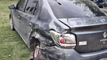 Circulaba por la autopista y la llevó por delante una Hilux que se dio a la fuga