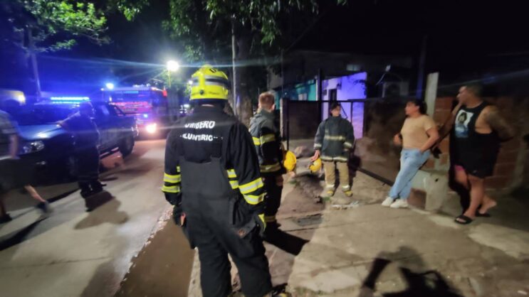 Bomberos Voluntarios de San Lorenzo recibieron la Navidad actuando en una emergencia