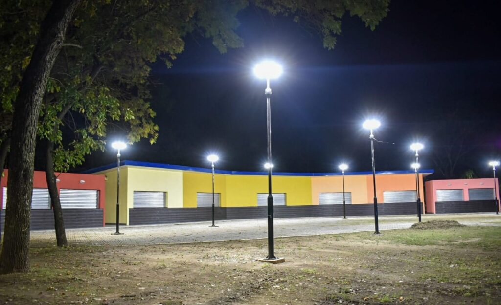 Plaza seca con iluminación led y locales gastronómicos a estrenar. Foto: MPGSM